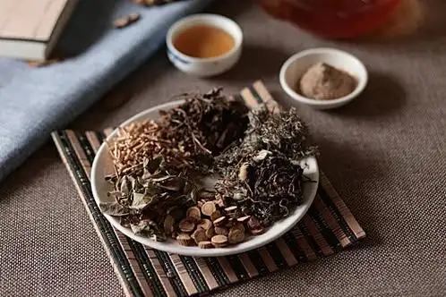 梦见别人头上长虱子是什么意思